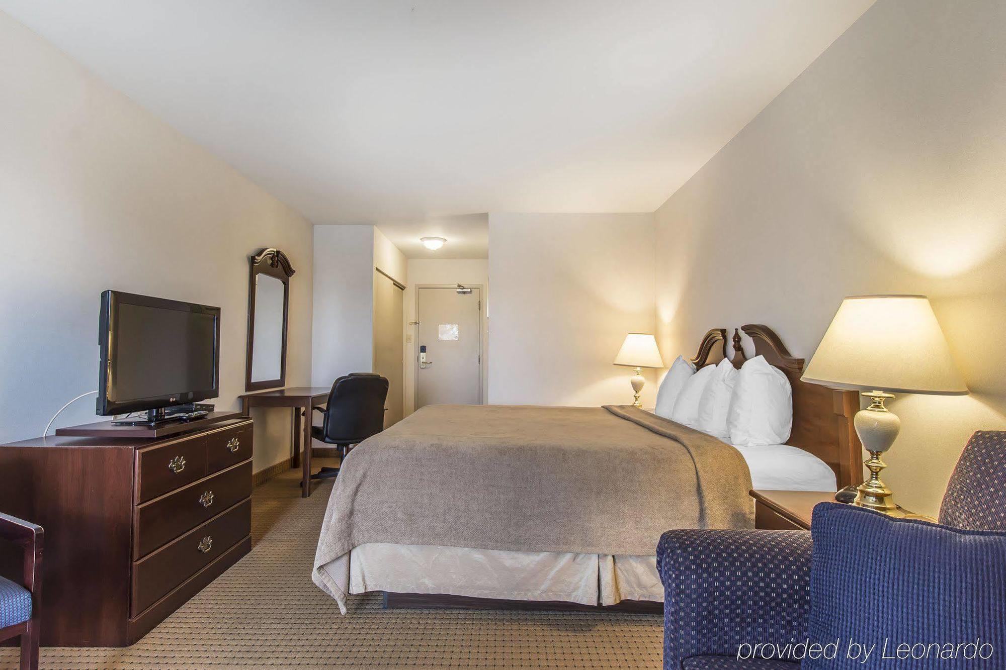 Quality Hotel & Suites Sherbrooke Exterior photo
