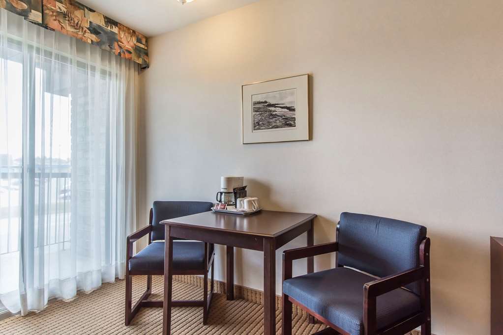 Quality Hotel & Suites Sherbrooke Room photo